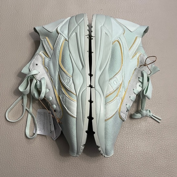 NWT - Reebok x Victoria Beckham Men’s Bolton Low Storm Glow - EU 42.5/US 9.5 - Picture 4 of 8